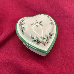 Spode Christmas Tree Heart-Shaped Covered Box Made in England
